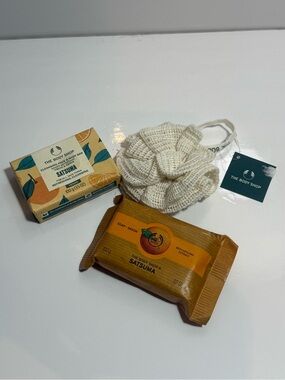 The bodyshop Satsuma Soap Bars And Loofa